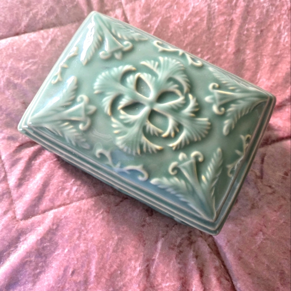Green Glazed Celadon Ceramic Porcelain Asian Lidded Decorative Box Heavy